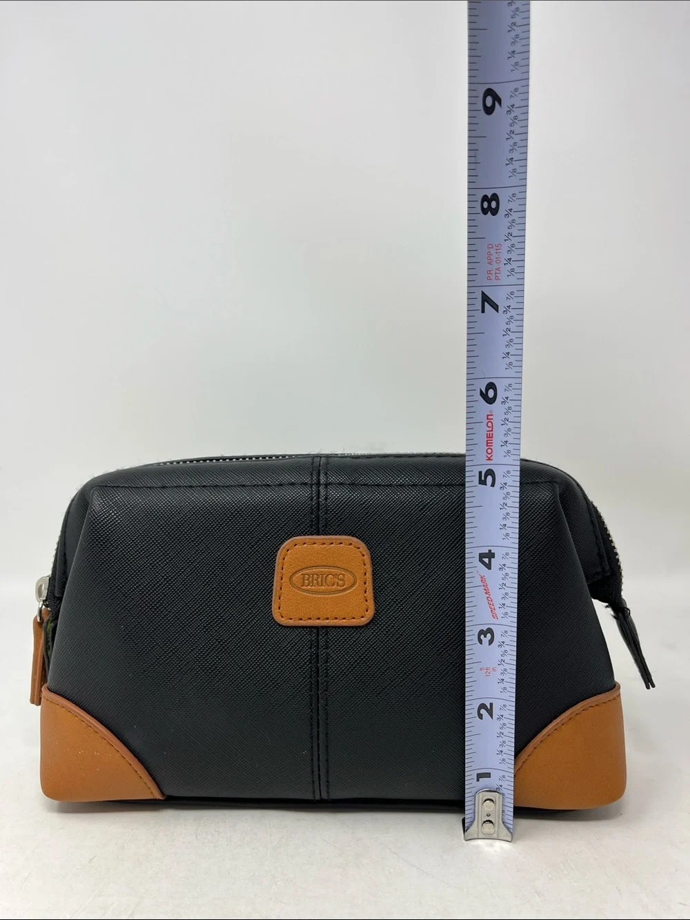 BRIC’S TRAVEL TOILETRY ZIPPER BAG QATAR AIRLINES BLACK AND TAN